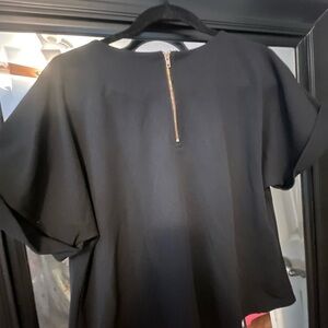 MELLODAY Black Short-Sleeve Top with Gold Back Zip